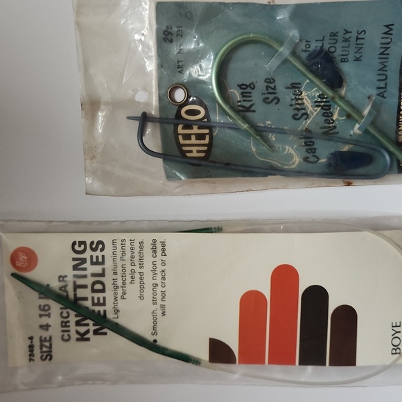 Various knitting needs, over 16 sets plus circulars, cable stitch etc - Picture 5 of 6